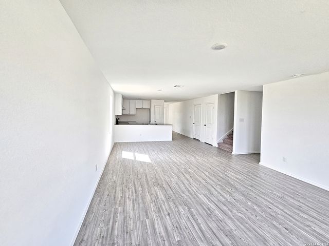 805 RIVIERA CT, Seguin, TX 78155