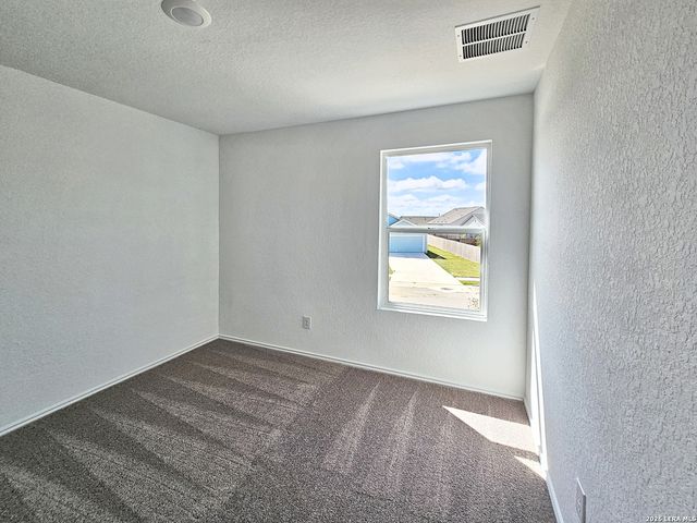 805 RIVIERA CT, Seguin, TX 78155