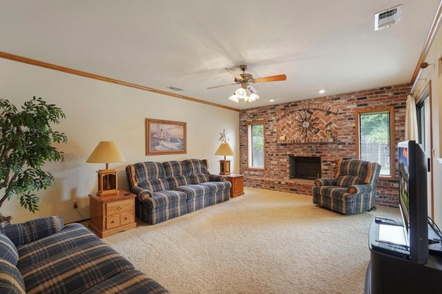 524 Nevins Dr, Lodi, CA 95242