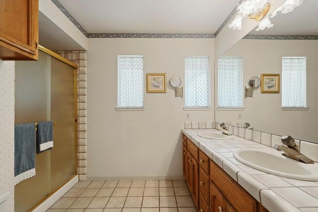 524 Nevins Dr, Lodi, CA 95242