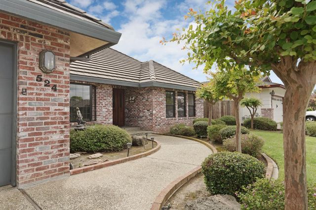 524 Nevins Dr, Lodi, CA 95242