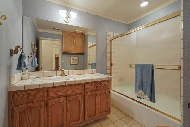 524 Nevins Dr, Lodi, CA 95242