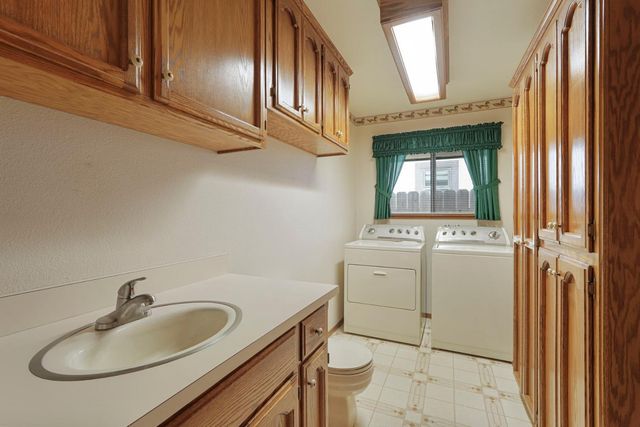 524 Nevins Dr, Lodi, CA 95242