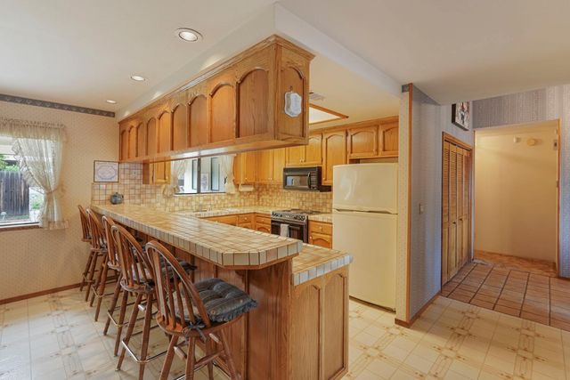 524 Nevins Dr, Lodi, CA 95242