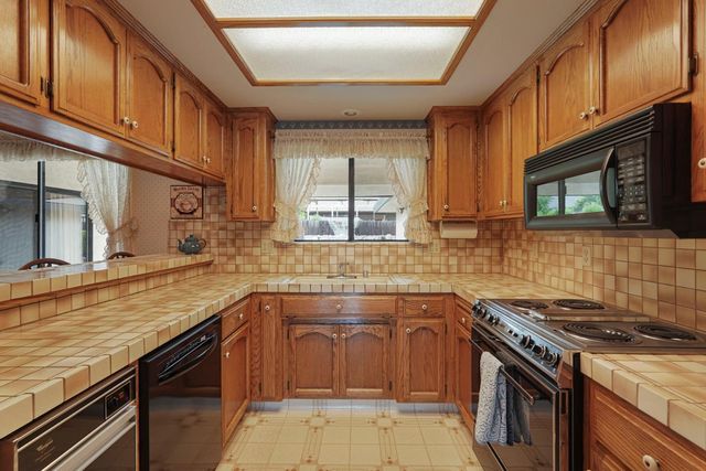 524 Nevins Dr, Lodi, CA 95242