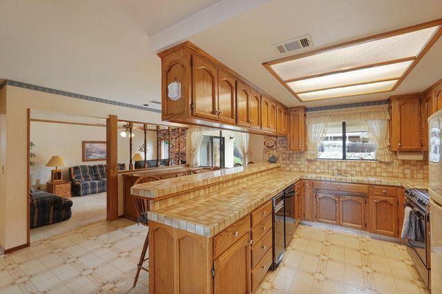 524 Nevins Dr, Lodi, CA 95242