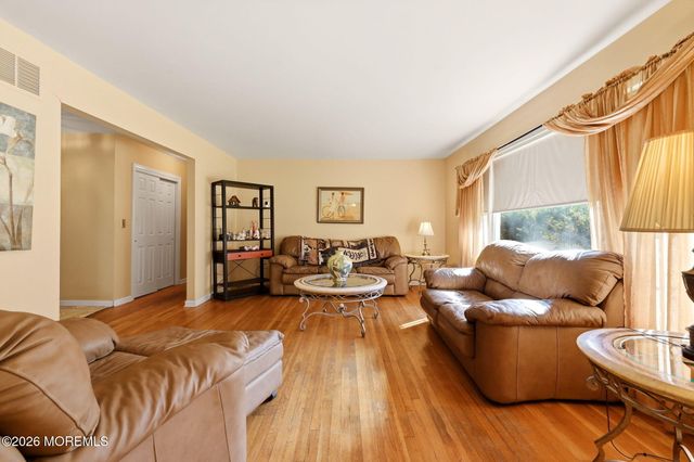 42 Hidden Stream Road, Freehold, NJ 07728