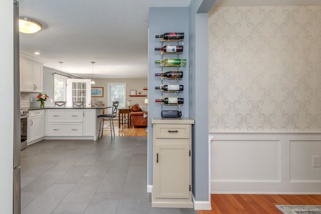 27 Aldrich Street, Litchfield, NH 03052