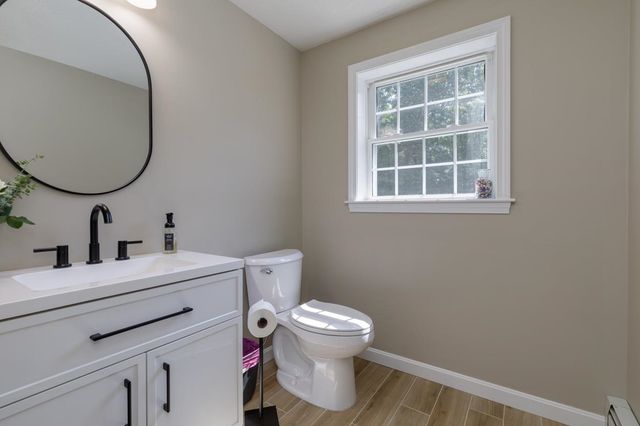 27 Aldrich Street, Litchfield, NH 03052