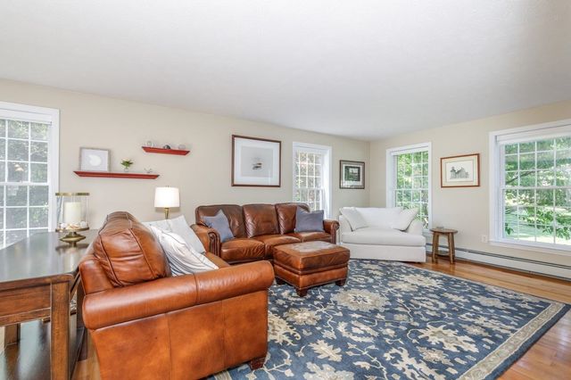 27 Aldrich Street, Litchfield, NH 03052