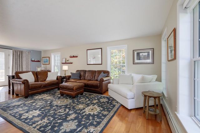 27 Aldrich Street, Litchfield, NH 03052