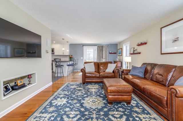 27 Aldrich Street, Litchfield, NH 03052