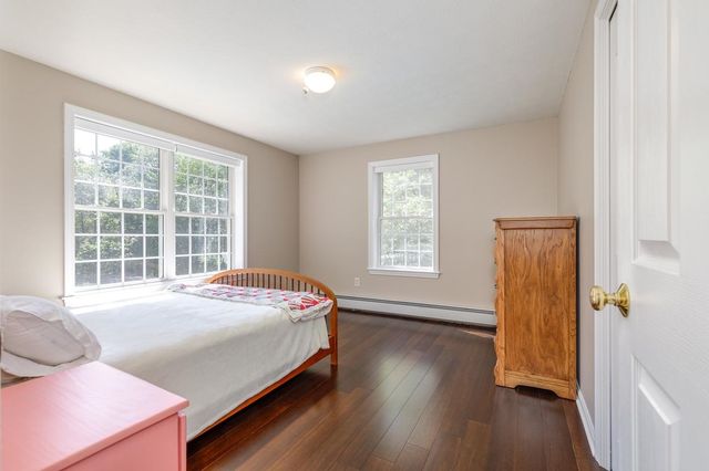 27 Aldrich Street, Litchfield, NH 03052