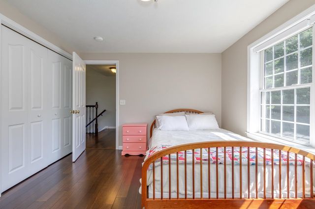 27 Aldrich Street, Litchfield, NH 03052
