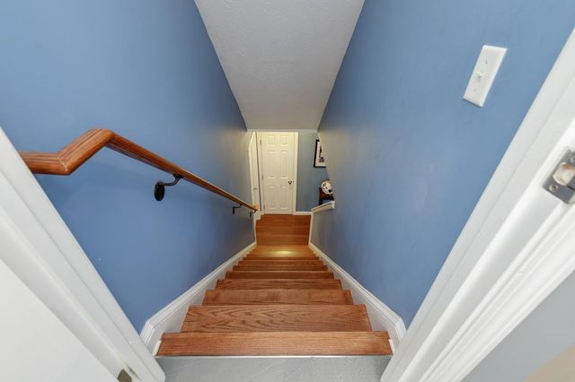 27 Aldrich Street, Litchfield, NH 03052