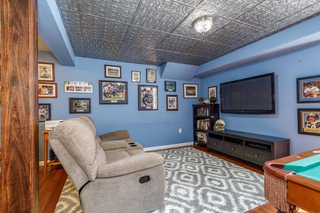 27 Aldrich Street, Litchfield, NH 03052