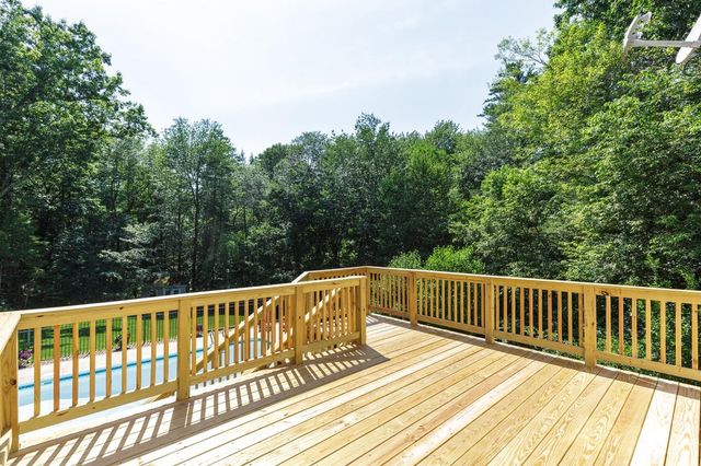 27 Aldrich Street, Litchfield, NH 03052