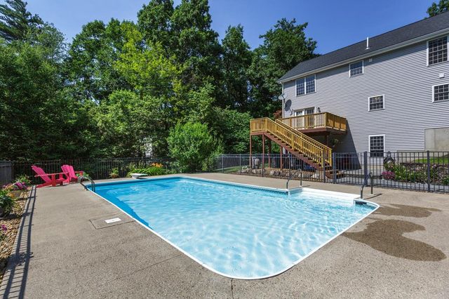 27 Aldrich Street, Litchfield, NH 03052