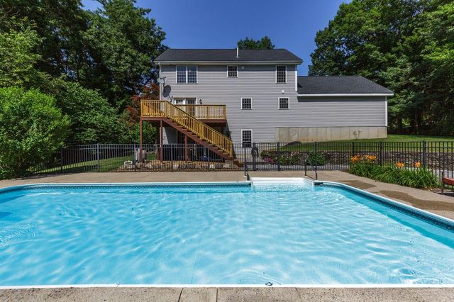 27 Aldrich Street, Litchfield, NH 03052