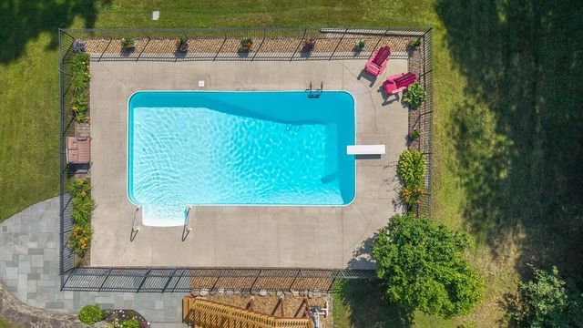 27 Aldrich Street, Litchfield, NH 03052