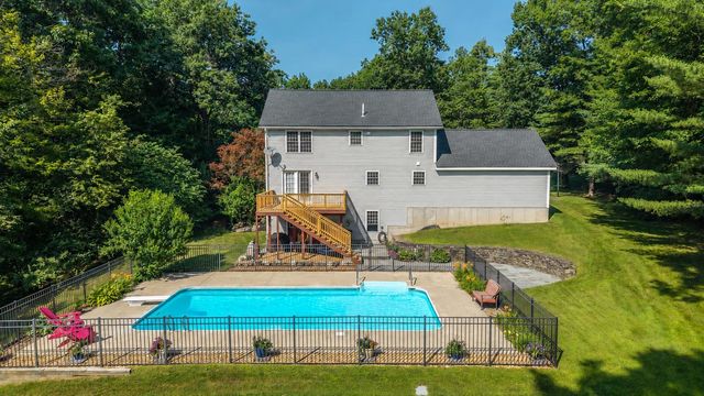 27 Aldrich Street, Litchfield, NH 03052