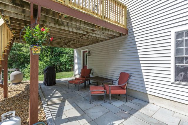 27 Aldrich Street, Litchfield, NH 03052