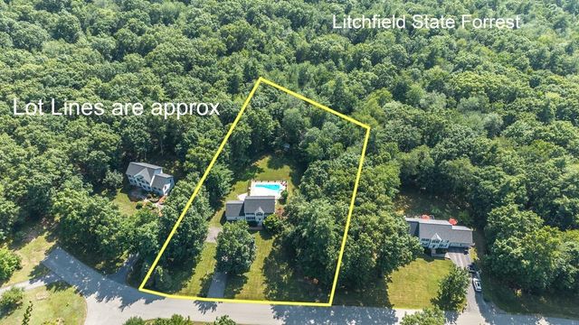 27 Aldrich Street, Litchfield, NH 03052