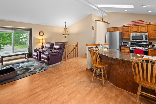 2408 Crestmount Lane, Burnsville, MN 55306