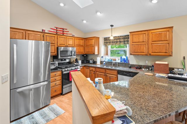 2408 Crestmount Lane, Burnsville, MN 55306