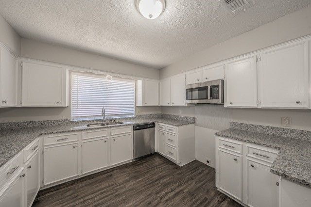 876 Dogwood Trail, Lancaster, TX 75146