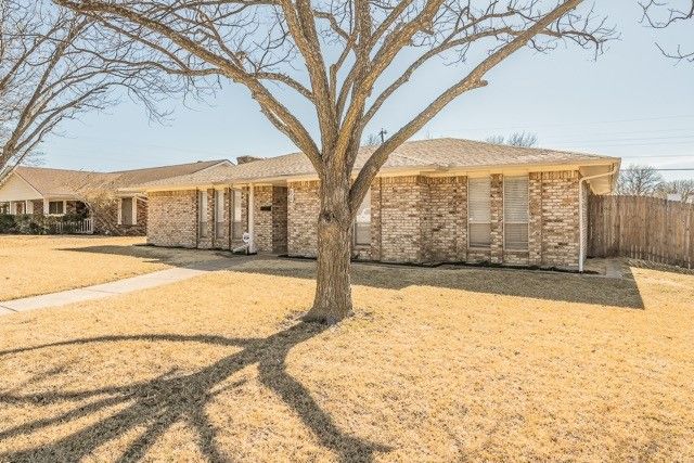 876 Dogwood Trail, Lancaster, TX 75146