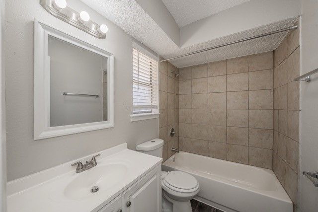 876 Dogwood Trail, Lancaster, TX 75146