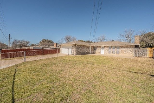 876 Dogwood Trail, Lancaster, TX 75146