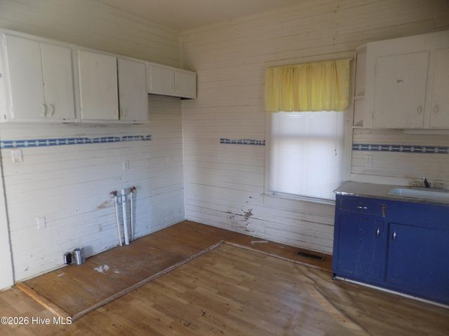 1527 Hwy 123 S, Hookerton, NC 28538