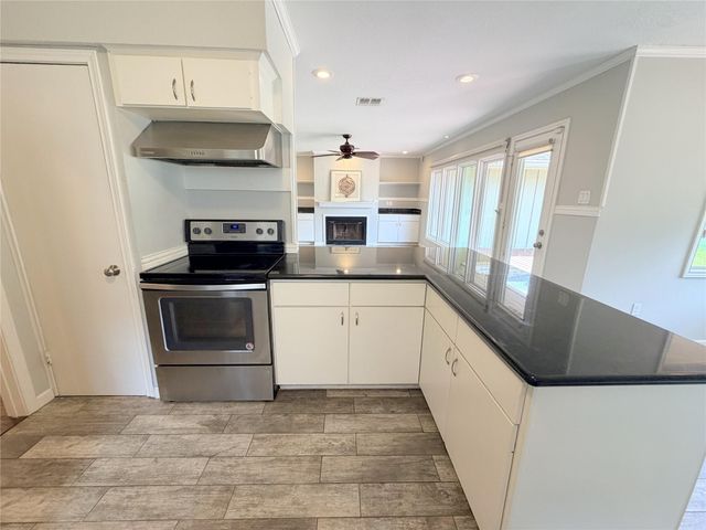 5019 Yarwell Drive, Houston, TX 77096
