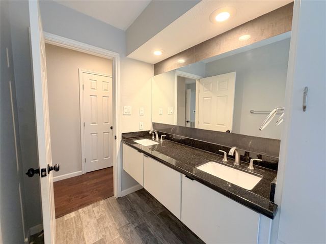 5019 Yarwell Drive, Houston, TX 77096