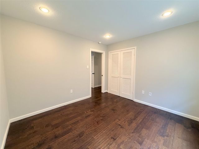 5019 Yarwell Drive, Houston, TX 77096