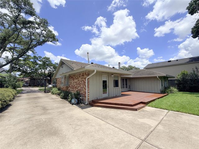 5019 Yarwell Drive, Houston, TX 77096