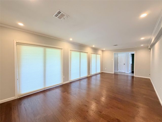 5019 Yarwell Drive, Houston, TX 77096
