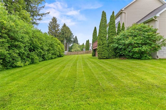 52 Cashmere Lane, Irondequoit, NY 14609