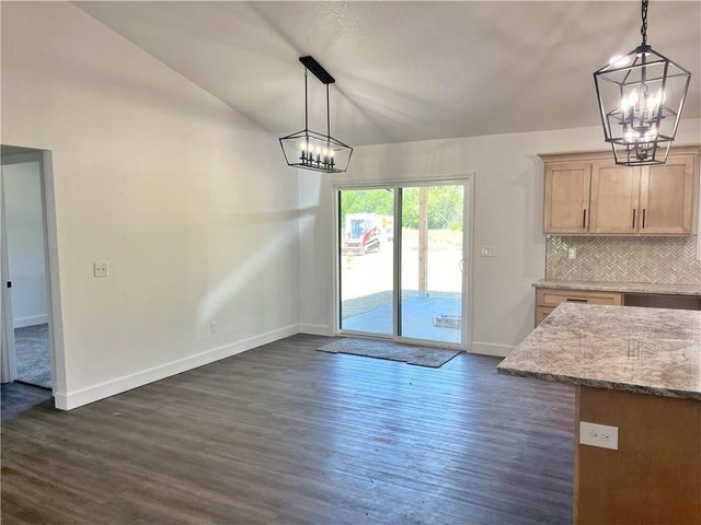 2101 E Cow Creek Lane, Pittsburg, KS 66762