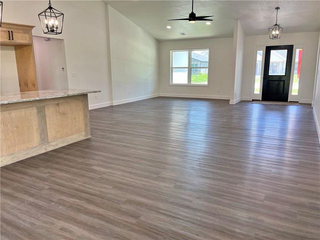 2101 E Cow Creek Lane, Pittsburg, KS 66762