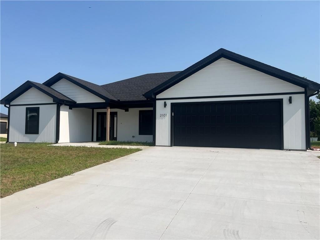 2101 E Cow Creek Lane, Pittsburg, KS 66762