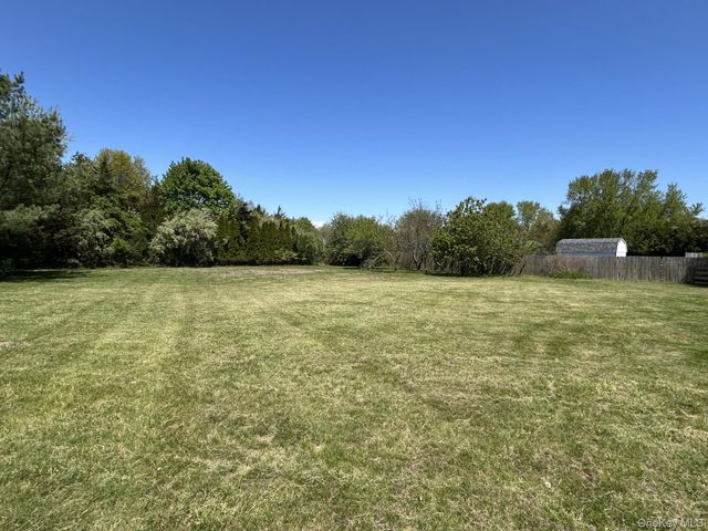 24 Kimberly Court, Baiting Hollow, NY 11933