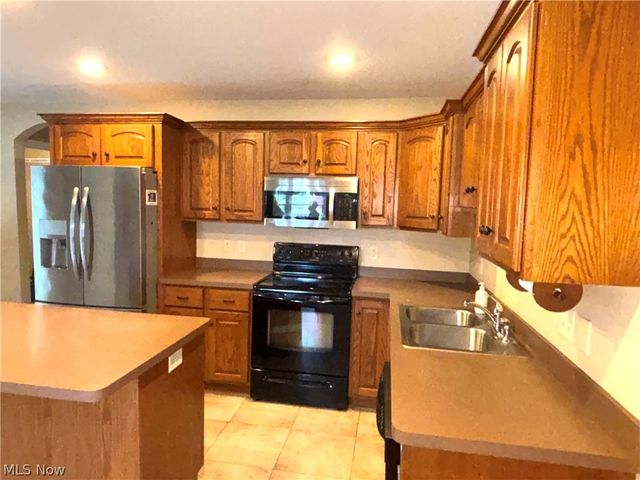 12 Cambridge Glen, Columbiana, OH 44408