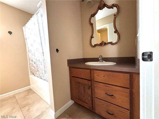 12 Cambridge Glen, Columbiana, OH 44408
