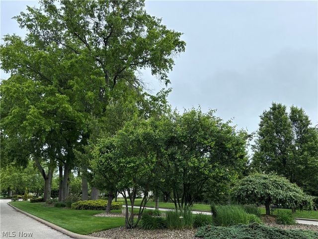 12 Cambridge Glen, Columbiana, OH 44408