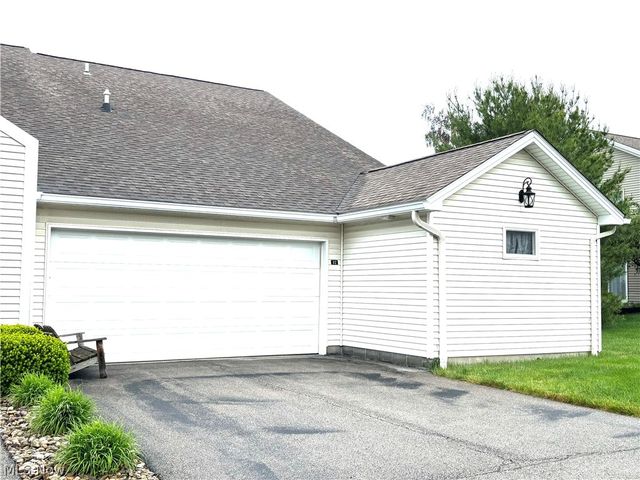 12 Cambridge Glen, Columbiana, OH 44408