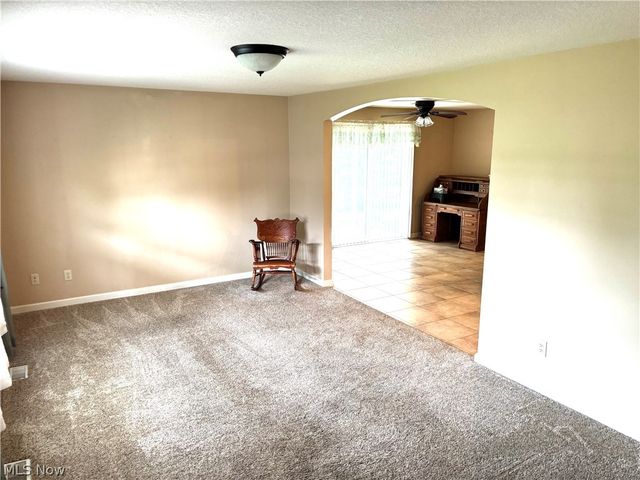 12 Cambridge Glen, Columbiana, OH 44408