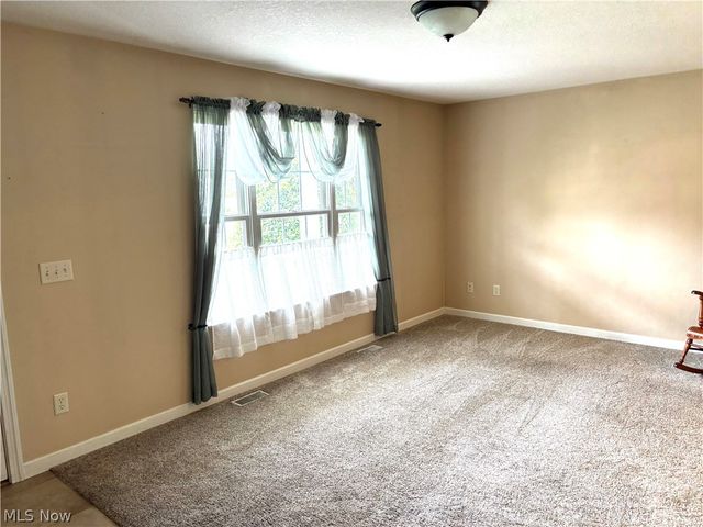 12 Cambridge Glen, Columbiana, OH 44408